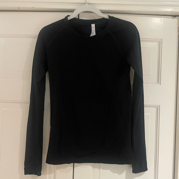 Athleta Momentum long sleeve top size Medium - Picture 2 of 3